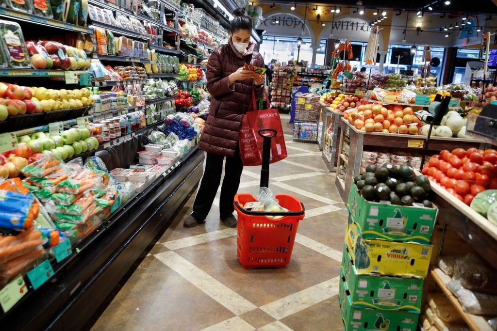 A supermarket in the Harlem neighborhood of New York in mid-April. PHOTO: JOHN MINCHILLO/ASSOCIATED PRESS